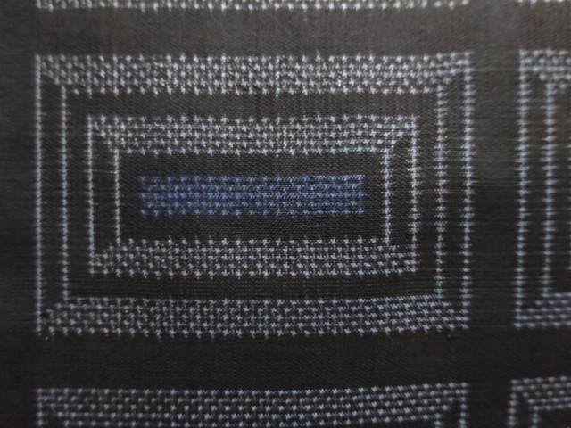 アンティーク　幾何学模様織り出し本場泥大島紬着物(5マルキ)